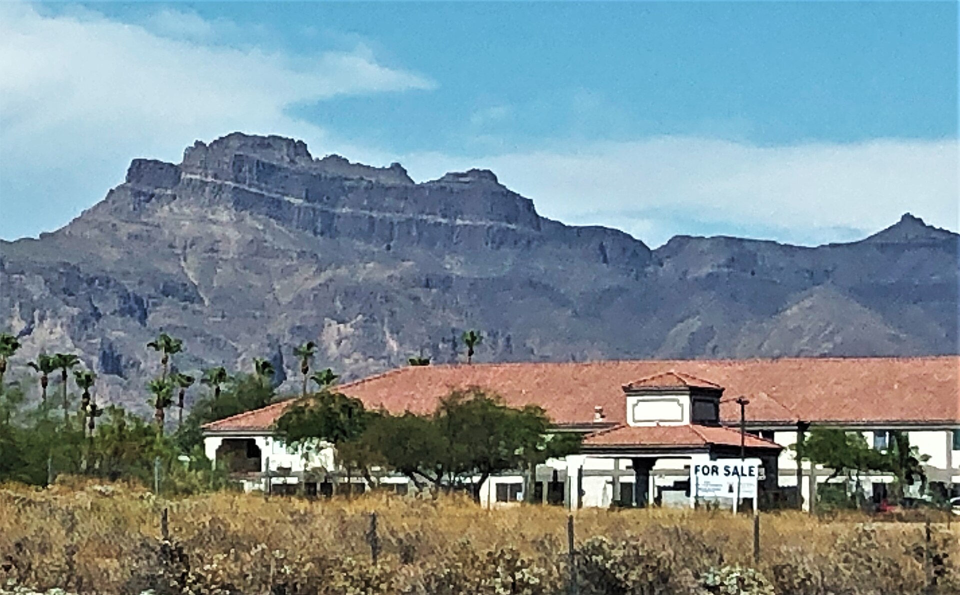 File:2021 Superstition Mountains from U.S. Route 60 at Apache Junction, Arizona.jpg