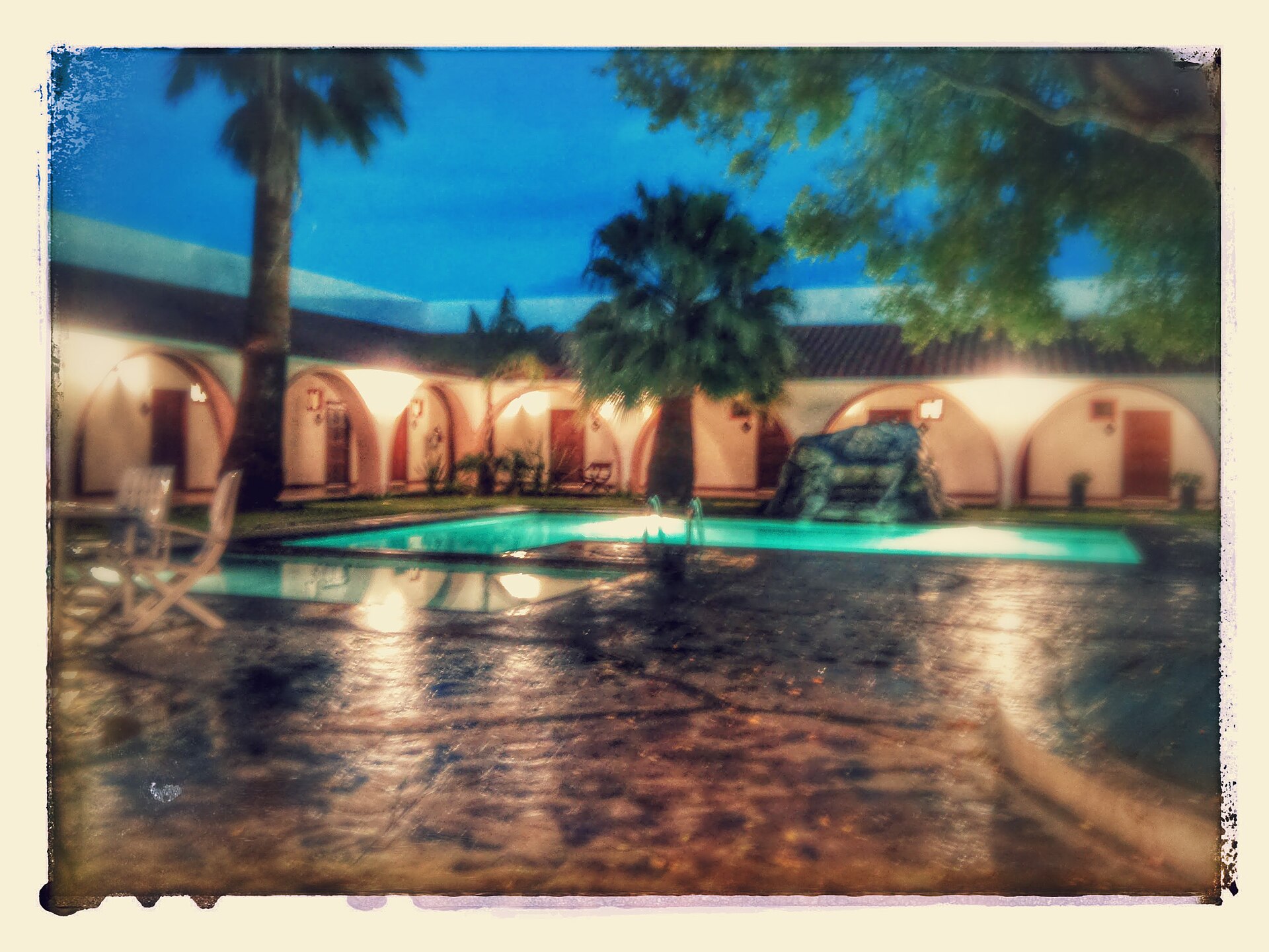 File:HOTEL CATAVIÑA - panoramio.jpg
