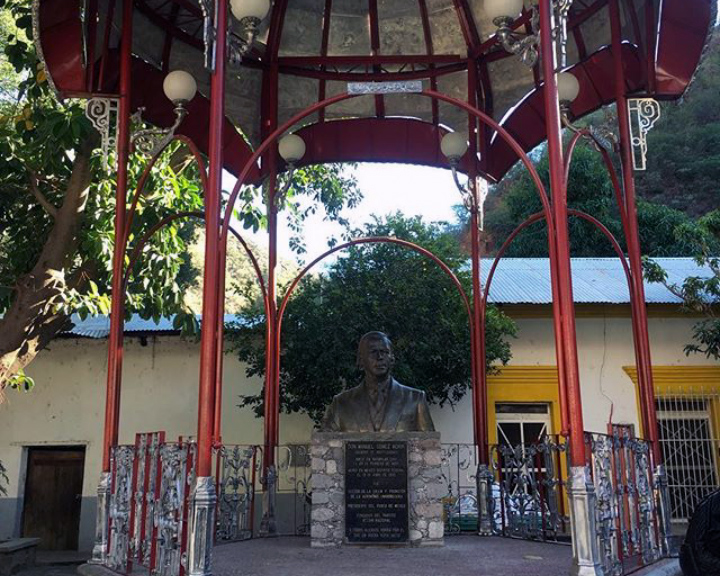 File:Kiosko en Batopilas-2.jpg