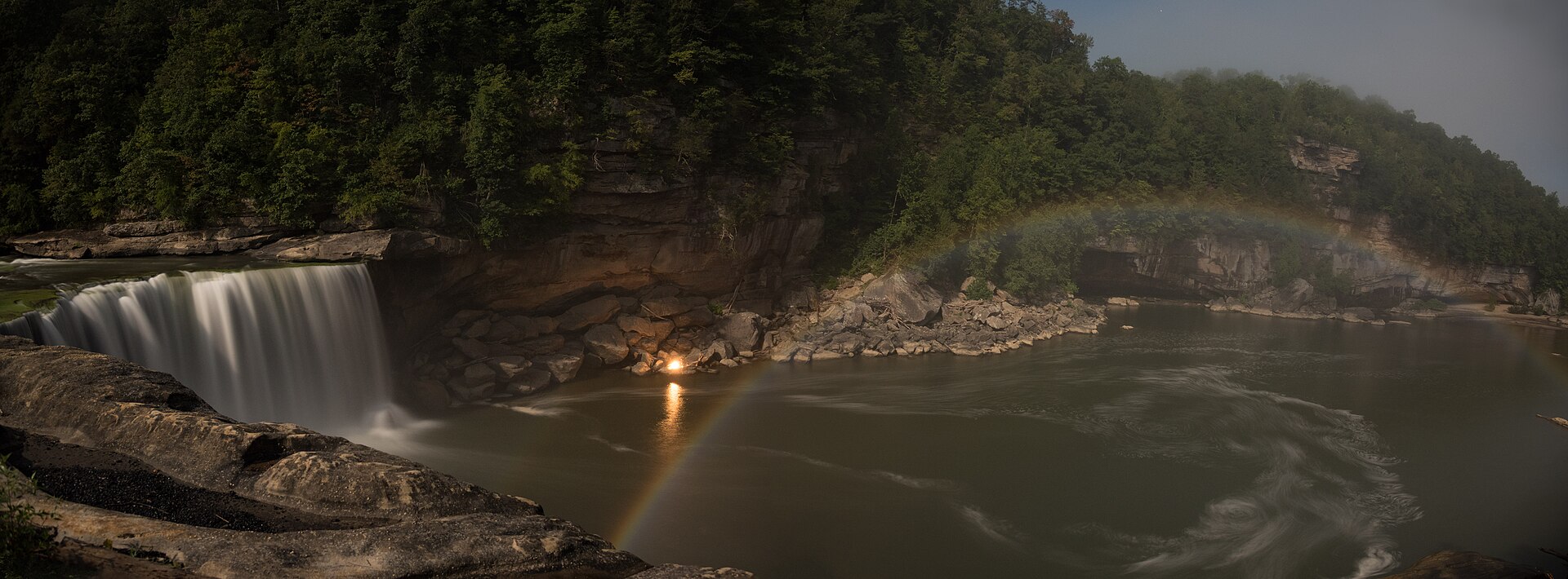 File:Cumberland Falls Moonbow panarama.jpg