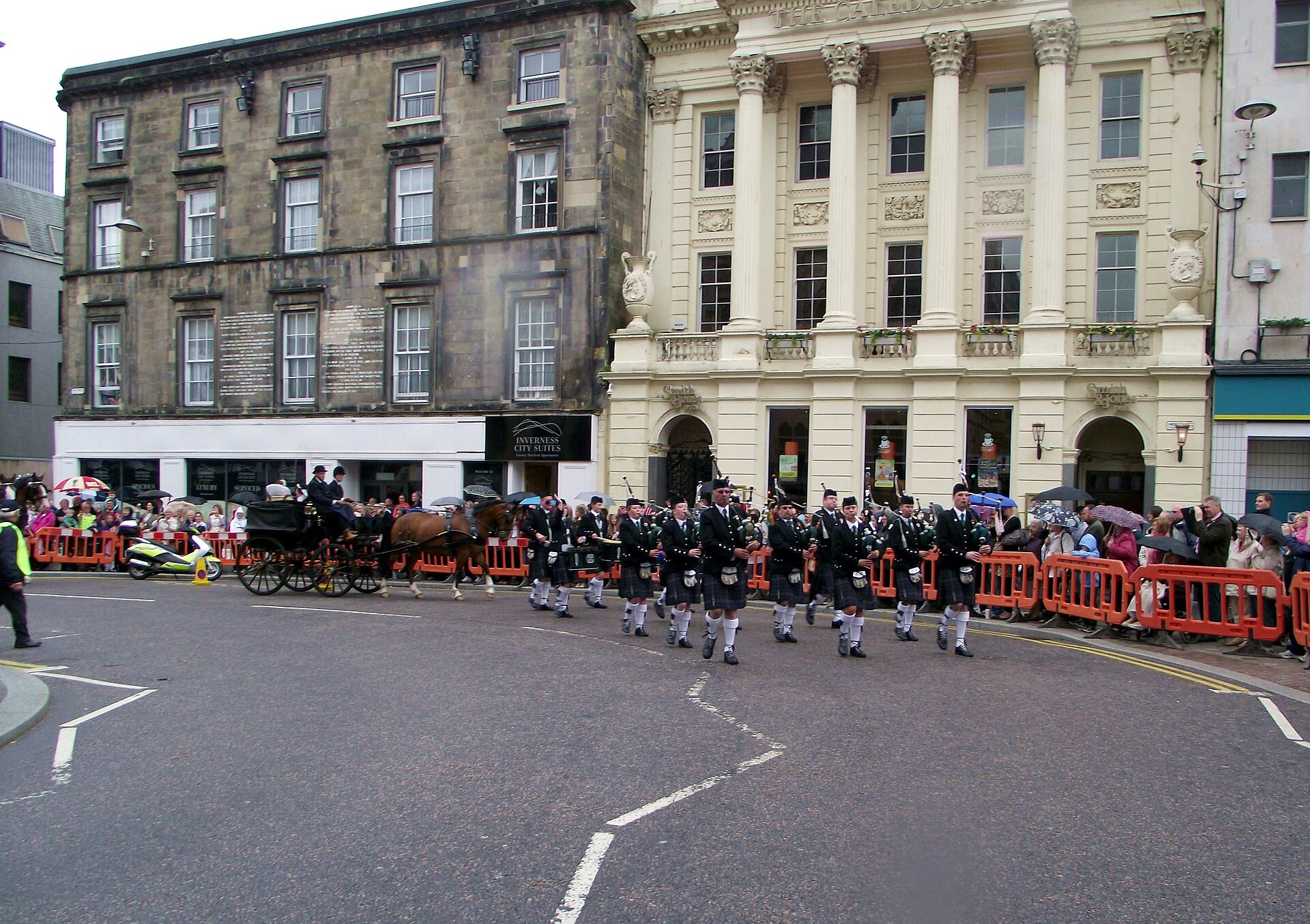 File:Northern Constabulary Pipe Band at Marymas Fair Parade Inverness scotland (5845901137).jpg