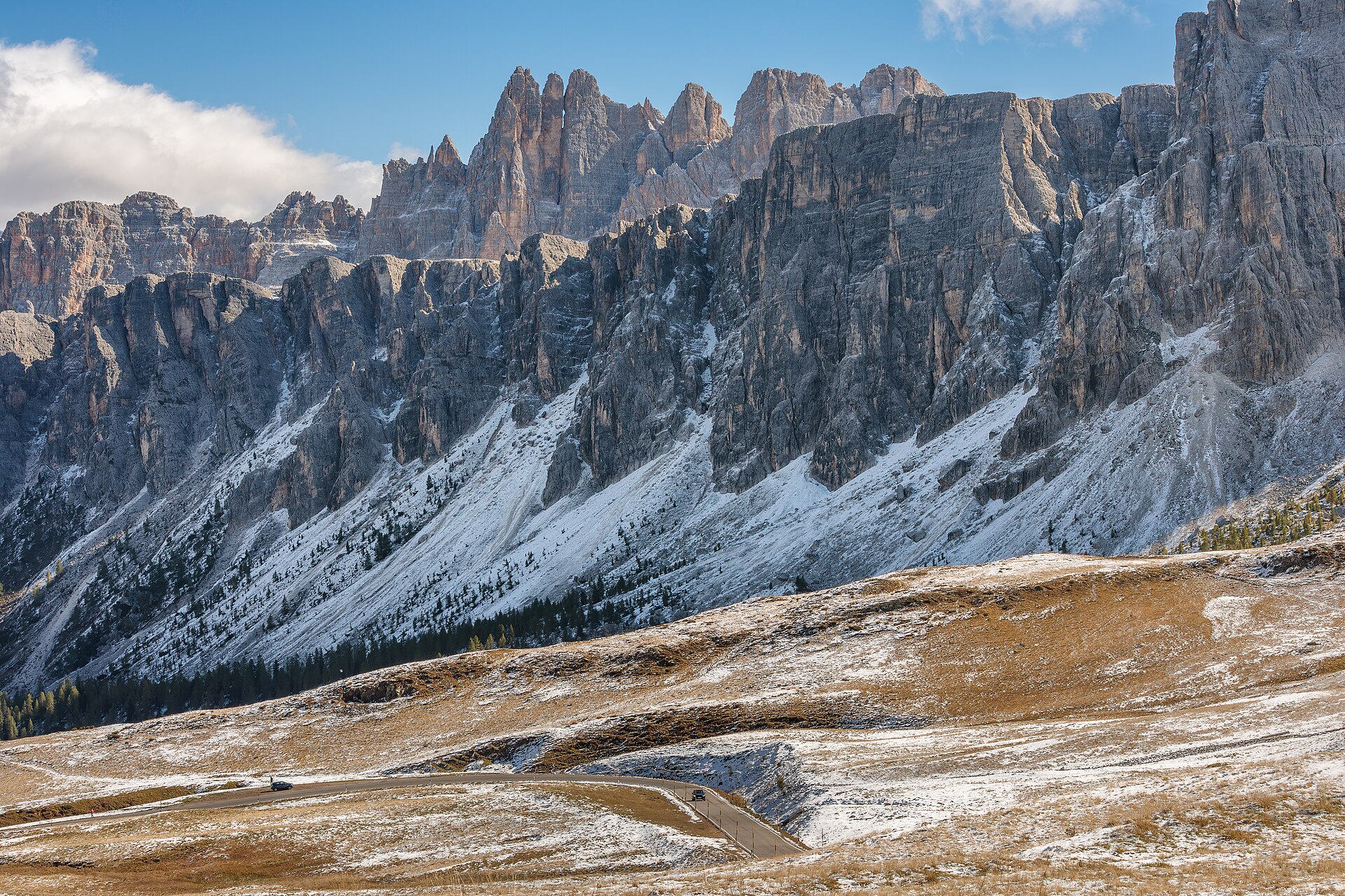 File:SP638 road at Passo Giau with Lastoni di Formin and Croda da Lago groups, San Vito di Cadore, Veneto, Italy, 2025 October.jpg