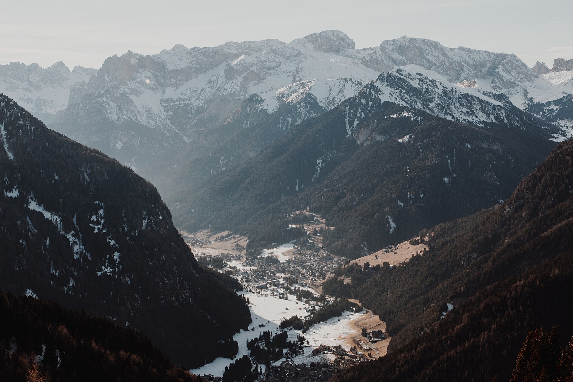 File:Mountain valley in Canazei (Unsplash).jpg