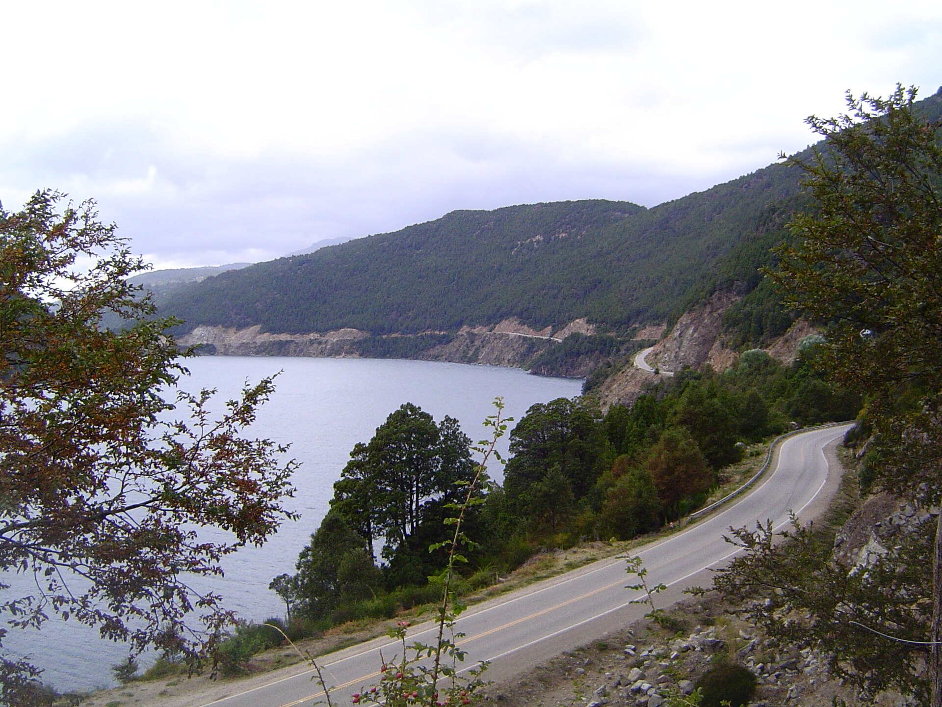 File:CAMINO DE LOS SIETE LAGOS.JPG
