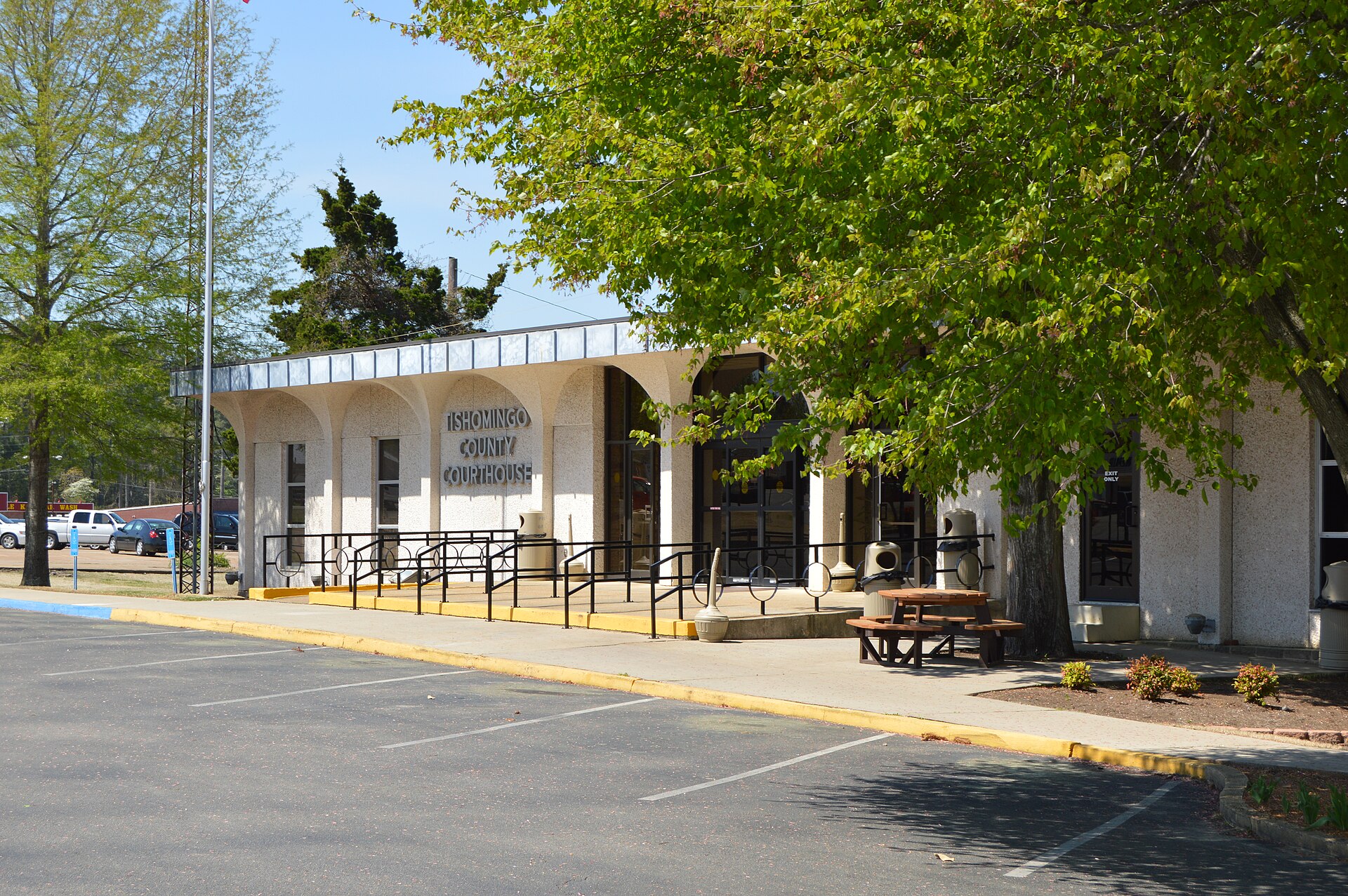 File:Tishomingo County Courthouse in Iuka.jpg